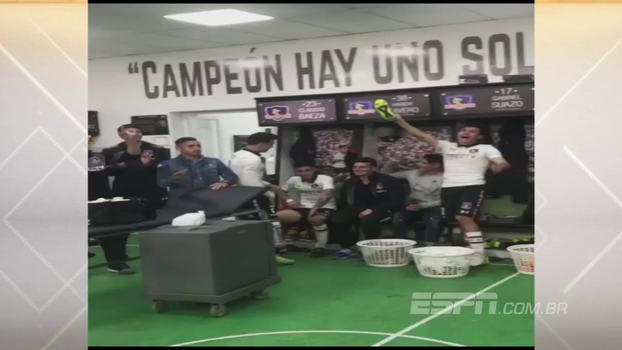 Veja a festa que os jogadores do Colo-Colo fizeram depois da goleada de 4 a 1 no clássico contra a Universidad de Chile Veja a festa que os jogadores do Colo-Colo fizeram depois da goleada de 4 a 1 no clássico contra a Universidad de Chile