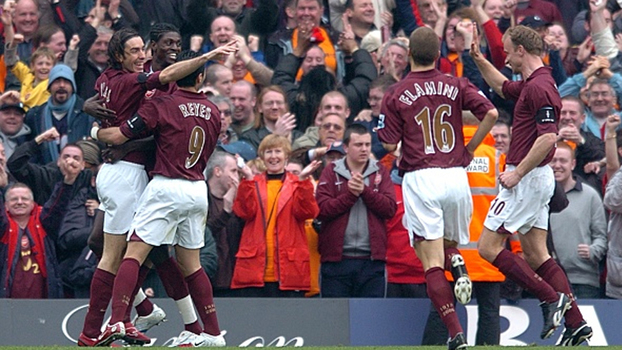Categoria de Bergkamp, oportunismo de Pires e golaço de Hleb: em 2006, Arsenal venceu West Bromwich Categoria de Bergkamp, oportunismo de Pires e golaço de Hleb: em 2006, Arsenal venceu West Bromwich