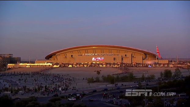 Com infinitas bandeiras, veja o Atlético de Madrid entrando em campo pela primeira vez em seu novo estádio Com infinitas bandeiras, veja o Atlético de Madrid entrando em campo pela primeira vez em seu novo estádio