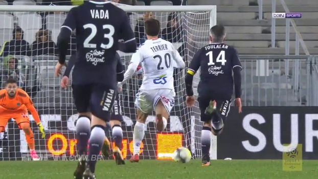 Sem Malcom, Bordeaux é atropelado em casa pelo Strasbourg e cai para o 12º lugar Sem Malcom, Bordeaux é atropelado em casa pelo Strasbourg e cai para o 12º lugar