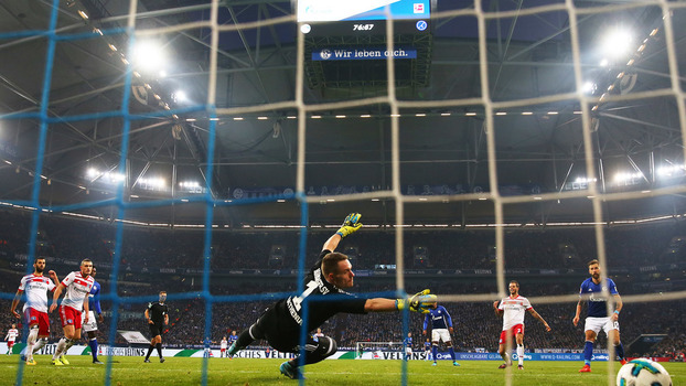 Bundesliga: Gols de Schalke 2 x 0 Hamburgo Veja os gols da vitória do Schalke sobre o Hamburgo por 2 a 0