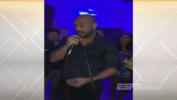 No melhor estilo 'Galopeira', Pepe Reina solta a voz e se diverte cantando No melhor estilo 'Galopeira', Pepe Reina solta a voz e se diverte cantando