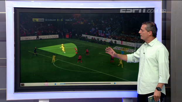 Sálvio espera árbitros com posicionamento especial por Neymar e avalia pedido de pênalti contra o Guingamp Sálvio espera árbitros com posicionamento especial por Neymar e avalia pedido de pênalti contra o Guingamp