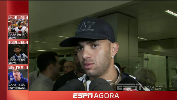 Gremistas falam no aeroporto e Luan questiona: 'Agora que perdeu para o Real Madrid é todo mundo ruim?' Gremistas falam no aeroporto e Luan questiona: 'Agora que perdeu para o Real Madrid é todo mundo ruim?'