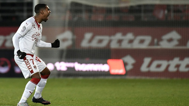 2 golaços em 4 dias: Malcom calibra o pé e dá show na França 2 golaços em 4 dias: Malcom calibra o pé e dá show na França
