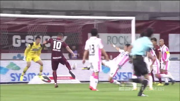 Podolski, atuando no Japão, finaliza bela jogada com voleio e marca golaço; veja Podolski, atuando no Japão, finaliza bela jogada com voleio e marca golaço; veja