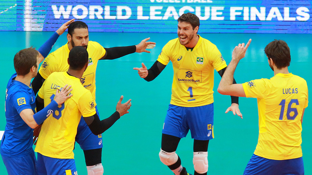 Liga Mundial de vôlei: Lances de Brasil 3 x 1 EUA Assista a lances da vitória do Brasil sobre os EUA por 3 sets a 1