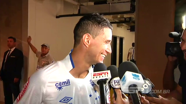 Jogadores do Cruzeiro falam em clima de decisão para quarta-feira e T. Neves brinca com cavadinha: 'Merecia entrar' Jogadores do Cruzeiro falam em clima de decisão para quarta-feira e T. Neves brinca com cavadinha: 'Merecia entrar'