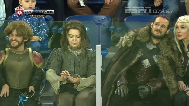 Game of Thrones na Rússia; torcedores se fantasiam de personagens da série para assistir à partida do Zenit Game of Thrones na Rússia; torcedores se fantasiam de personagens da série para assistir à partida do Zenit