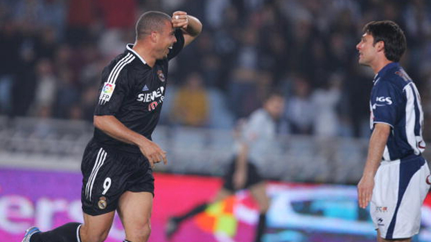 Com direito a gol de calcanhar, Ronaldo fez dois e Real Madrid venceu Real Sociedad em 2005 Com direito a gol de calcanhar, Ronaldo fez dois e Real Madrid venceu Real Sociedad em 2005
