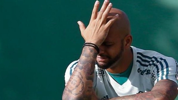 O volante Felipe Melo acionou o Palmeiras na Justiça O volante Felipe Melo acionou o Palmeiras na Justiça