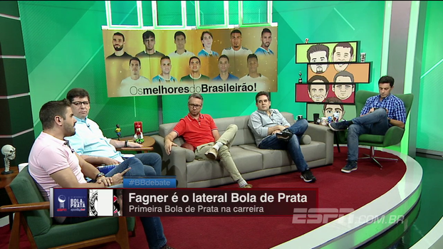 Comentaristas discutem criação e escassez de bons laterais no futebol brasileiro Comentaristas discutem criação e escassez de bons laterais no futebol brasileiro