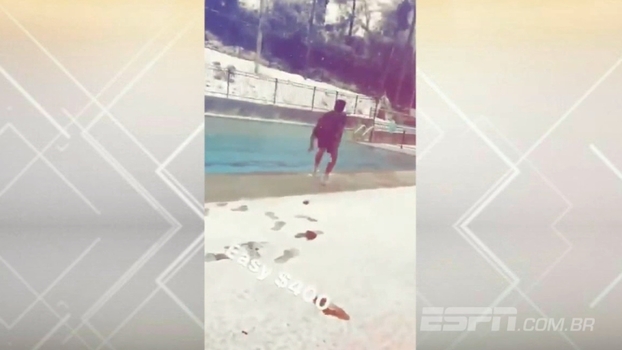 Calouro do Atlanta Hawks pula na piscina no meio de nevasca e fatura 'fáceis $400' Calouro do Atlanta Hawks pula na piscina no meio de nevasca e fatura 'fáceis $400'