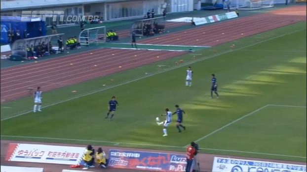 Chapelaço! Japonês aplica drible fantástico e deixa companheiro 'pifado' na segunda divisão do país Chapelaço! Japonês aplica drible fantástico e deixa companheiro 'pifado' na segunda divisão do país