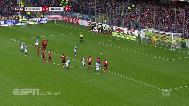 Com ajuda de ábritro de vídeo, juiz marca pênalti para Hertha e time empata com Freiburg Com ajuda de ábritro de vídeo, juiz marca pênalti para Hertha e time empata com Freiburg
