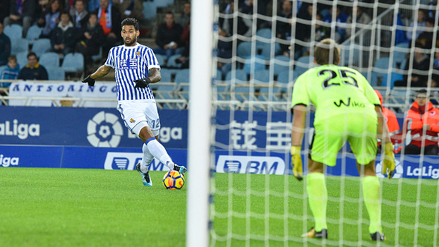 Willian José faz golaço, e Real Sociedad empata fora de casa com o Girona Veja os gols do empate entre Girona e Real Sociedad por 1 a 1 por LaLiga!