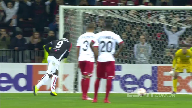 Balotelli faz 2 e, mesmo com golaço de falta de azarão, Nice garante vaga no mata mata da Europa League Assista aos gols da vitória do Nice contra o Waregem por 3 a 1