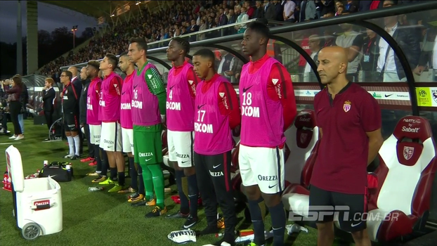 Veja o minuto de silêncio antes de Metz x Monaco em respeito às vítimas dos atentados em Barcelona Veja o minuto de silêncio antes de Metz x Monaco em respeito às vítimas dos atentados em Barcelona