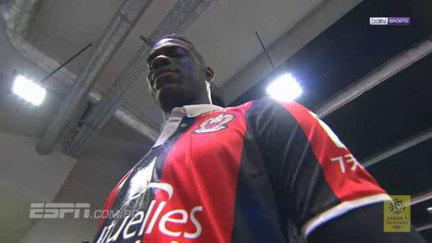 Protagonista: Balotelli faz de pênalti, é expulso por entrada criminosa, mas garante a vitória do Nice Protagonista: Balotelli faz de pênalti, é expulso por entrada criminosa, mas garante a vitória do Nice
