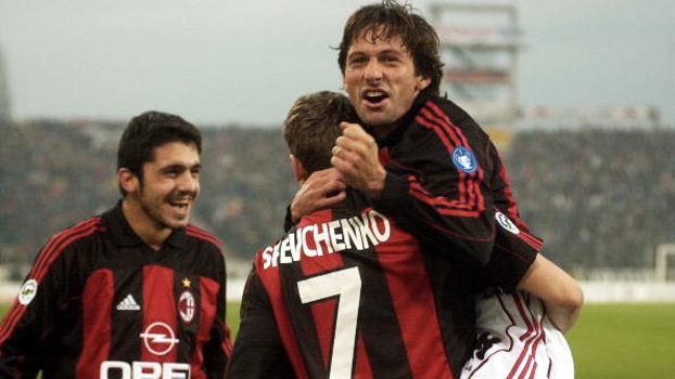 Em 2001, Milan sofreu com Totti, mas bateu Roma por 3 a 2 com dois de Shevchenko e golaço de Leonardo