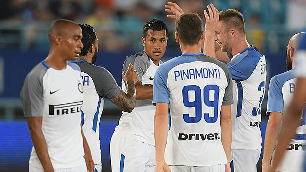 Zagueiro anota gol absurdo e Internazionale busca empate com o Schalke Assista aos melhores momentos do empate entre Schalke 04 e Internazionale por 1 a 1!
