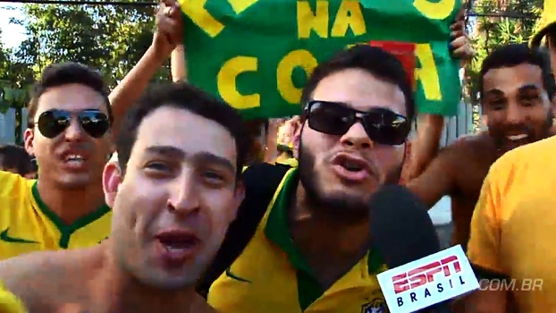 Após vitória do Brasil, torcida exalta Júlio César e grita nome do goleiro Após vitória do Brasil, torcida exalta Júlio César e grita nome do goleiro