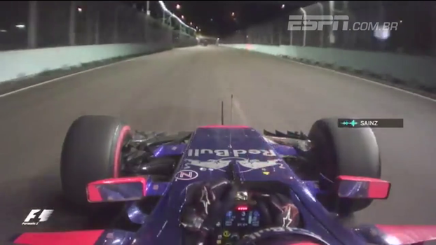 Em Cingapura, Carlos Sainz pede silêncio à equipe e depois celebra muito Em Cingapura, Carlos Sainz pede silêncio à equipe e depois celebra muito