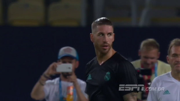 Que furada! No treino, Sergio Ramos calcula mal o tempo da bola e não consegue finalizar Que furada! No treino, Sergio Ramos calcula mal o tempo da bola e não consegue finalizar