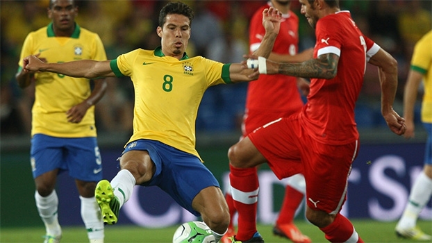 PVC analisa: 'Versatilidade faz de Hernanes o 12º titular de Felipão' PVC analisa: 'Versatilidade faz de Hernanes o 12º titular de Felipão'