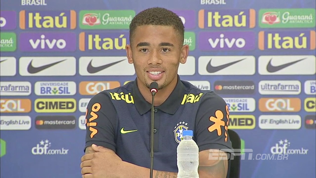 Gabriel Jesus recorda carrinho que levou pelo City: ‘Lá os caras batem e não tem falta, não tem essa’ Gabriel Jesus recorda carrinho que levou pelo City: ‘Lá os caras batem e não tem falta, não tem essa’