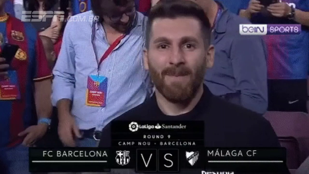 Impostor! 'Falso' Messi marca presença no Camp Nou na vitória do Barcelona sobre o Malaga Impostor! 'Falso' Messi marca presença no Camp Nou na vitória do Barcelona sobre o Malaga