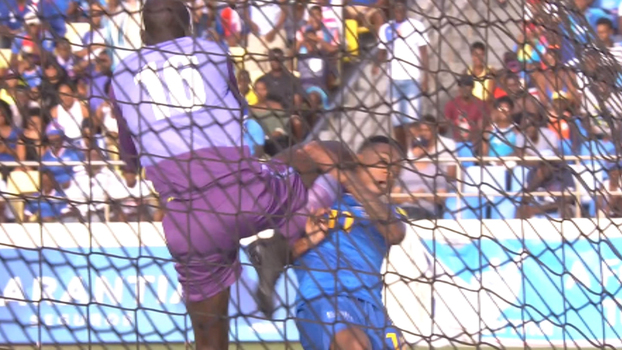 Goleiro de Senegal dá joelhada de MMA, desmonta adversário e não recebe nem amarelo Goleiro de Senegal dá joelhada de MMA, desmonta adversário e não recebe nem amarelo