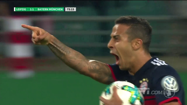 GOL do Bayern! Boateng se redime de pênalti cometido, acha lindo passe e Thiago cabeceia para empatar a partida GOL do Bayern! Boateng se redime de pênalti cometido, acha lindo passe e Thiago cabeceia para empatar a partida