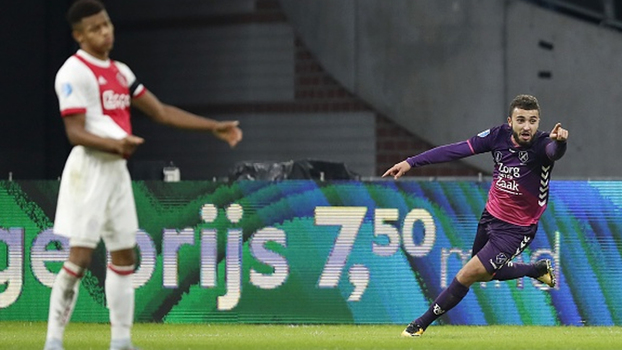 Vice-líder, Ajax perde em casa para o Utrecht e fica a oito pontos do líder PSV Vice-líder, Ajax perde em casa para o Utrecht e fica a oito pontos do líder PSV