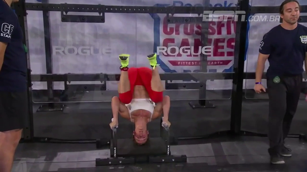 Flexão de braço de ponta-cabeça, agachamentos e muita força: final feminina do CrossFit Games foi emocionante Flexão de braço de ponta-cabeça, agachamentos e muita força: final feminina do CrossFit Games foi emocionante