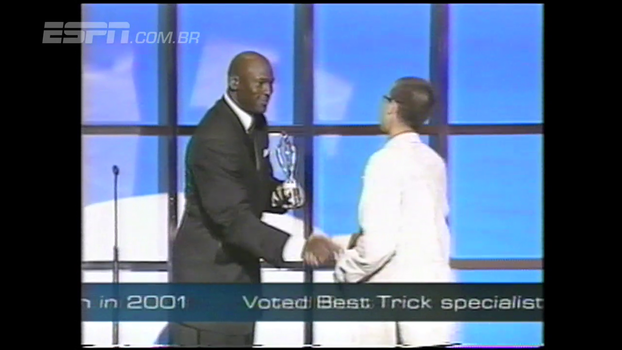 Bob Burnquist recebe prêmio Laureus da mão de Michael Jordan 6201259_IL BOBLAUREUS 270717.mp4