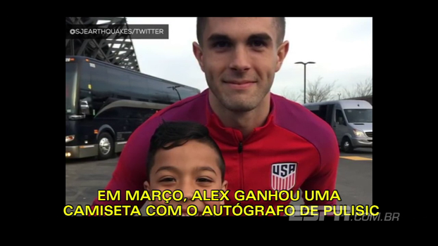 Garotinho tem gesto nobre e recebe presente de ídolo da seleção duas vezes; conheça essa história Garotinho tem gesto nobre e recebe presente de ídolo da seleção duas vezes; conheça essa história