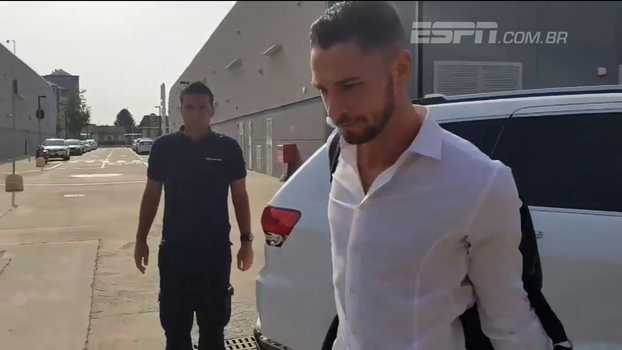 Lateral ex-Milan chega à Juventus para realizar exames médicos; veja Lateral ex-Milan chega à Juventus para realizar exames médicos; veja