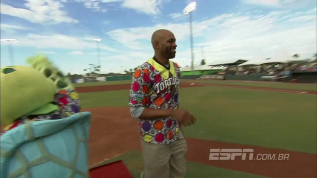 Em homenagem a Craig Sager, Vince Carter dá arremesso inicial em jogo da Minor League de beisebol Em homenagem a Craig Sager, Vince Carter dá arremesso inicial em jogo da Minor League de beisebol