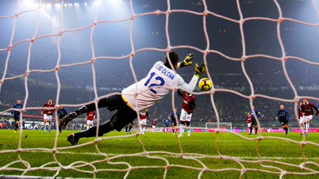 R. Gaúcho e outros craques já foram vítimas do herói Júlio César; reveja pênaltis defendidos pelo goleiro Ronaldinho, Di Natale e França já foram vítimas do herói Júlio César; reveja pênaltis defendidos pelo goleiro