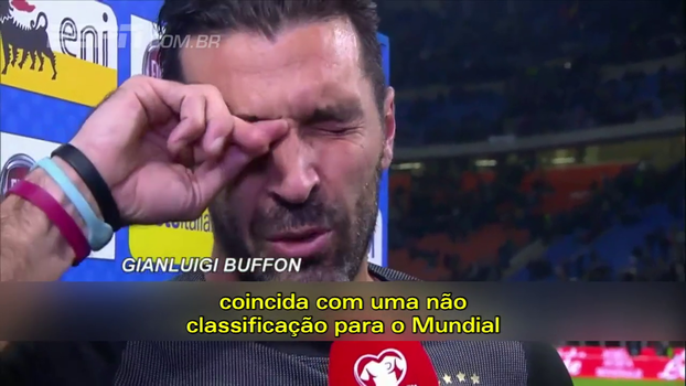Fora de sua possível última Copa, Buffon vai às lagrimas após o jogo: 'Desculpa por termos falhado' Fora de sua possível última Copa, Buffon vai às lagrimas após o jogo: 'Desculpa por termos falhado'