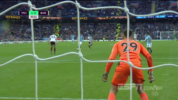 Tempo real: De Bruyne lança Aguero, que chuta rasteiro para a defesa de Pope com os pés Tempo real: De Bruyne lança Aguero, que chuta rasteiro para a defesa de Pope com os pés