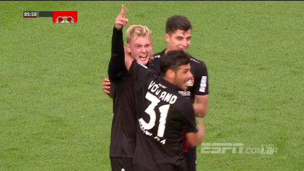 Que show! Leverkusen dá um baile no Freiburg, cria muitas chances e goleia, com direito a golaços e árbitro de vídeo Que show! Leverkusen dá um baile no Freiburg, cria muitas chances e goleia, com direito a golaços e árbitro de vídeo