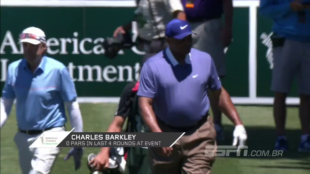 Em jogo de golfe de celebridades, Charles Barkley 'tabela' com árvore e por pouco não acerta buraco 4946606_WEB GOLFETABELAARVORE 180717.mp4