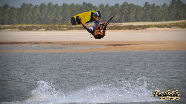 VIDEO: Frontside com Formiga - Roberto Veiga "Pulga" VIDEO: Frontside com Formiga - Roberto Veiga "Pulga"