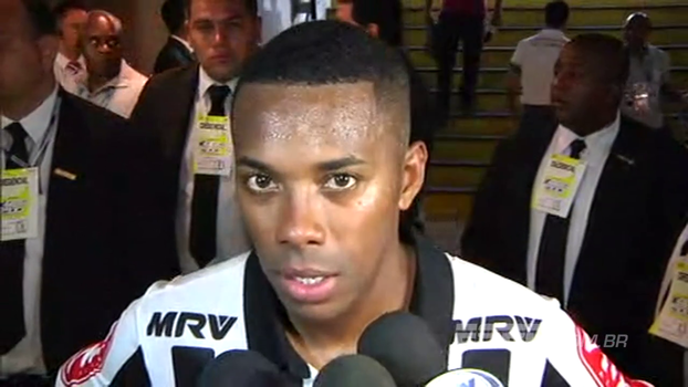 Robinho elogia Fábio Santos e comemora golaço: 'Venho trabalhando para isso' Robinho elogia Fábio Santos e comemora golaço: 'Venho trabalhando para isso'