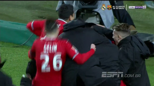 Olympique empata no fim, mas cai nos pênaltis para o Rennes e está fora da Copa da Liga Francesa Assista aos melhores momentos da vitória do Rennes sobre o Olympique de Marselha por 4 a 3 nos pênaltis!