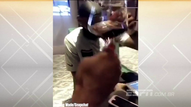 Em rede social, Dwyane Wade publica vídeo tomando vinho com LeBron: 'Saúde, irmão' Em rede social, Dwyane Wade publica vídeo tomando vinho com LeBron: 'Saúde, irmão'