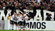 Jogadores do Corinthians comemoram o gol de Romero