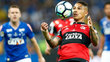 Guerrero em a&ccedil;&atilde;o pelo Flamengo contra o Cruzeiro, no Mineir&atilde;o